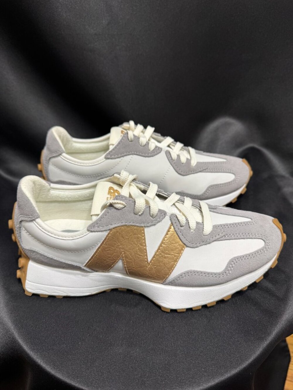 Women's New Balance 327 Size 8 - Picture 5 of 5